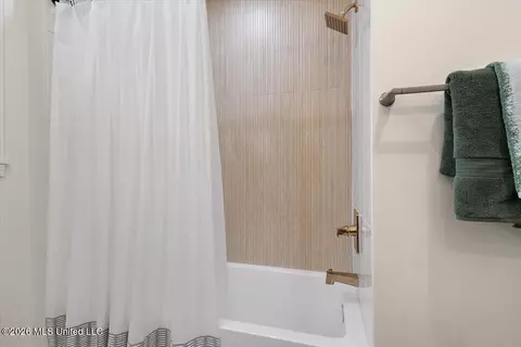 Bath - 3669 Cavalier Dr, Jackson, MS 39216 photo 5 of 9