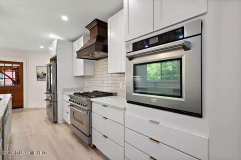 Kitchen - 3669 Cavalier Dr, Jackson, MS 39216 photo 3 of 6