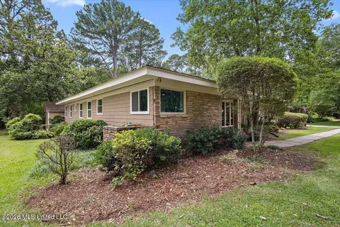 Exterior - 3669 Cavalier Dr, Jackson, MS 39216 photo 2 of 9