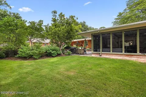 Exterior - 3669 Cavalier Dr, Jackson, MS 39216 photo 7 of 9