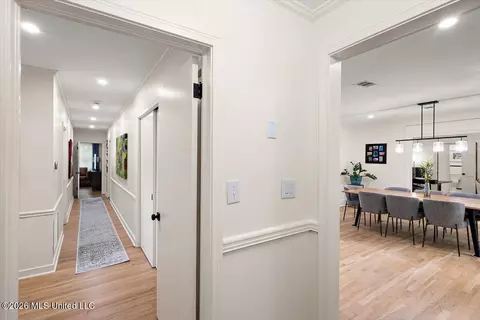 Entry Way - 3669 Cavalier Dr, Jackson, MS 39216 photo 2 of 3