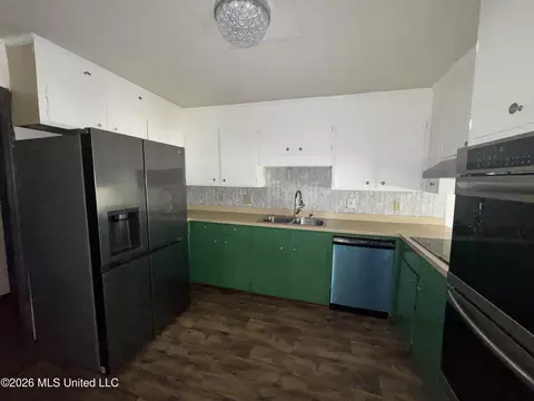Kitchen - 5221 Forest Hill Rd, Jackson, MS 39272 photo 2 of 3