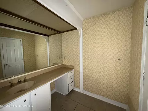 Bath - 5221 Forest Hill Rd, Jackson, MS 39272 photo 4 of 5