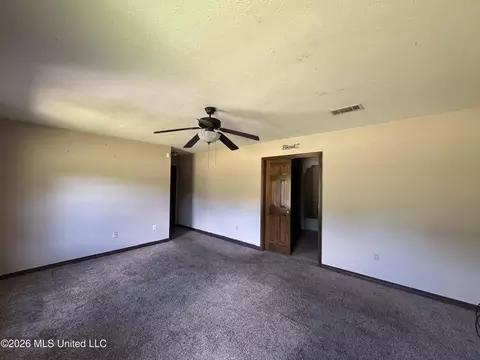 Living - 5221 Forest Hill Rd, Jackson, MS 39272 photo 3 of 7
