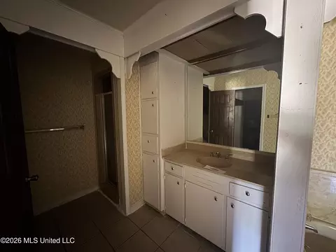 Bath - 5221 Forest Hill Rd, Jackson, MS 39272 photo 1 of 5