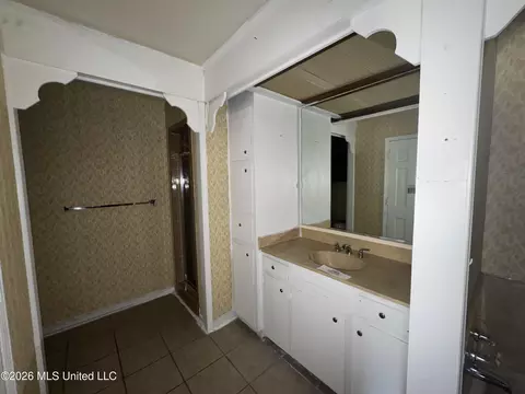 Bath - 5221 Forest Hill Rd, Jackson, MS 39272 photo 3 of 5