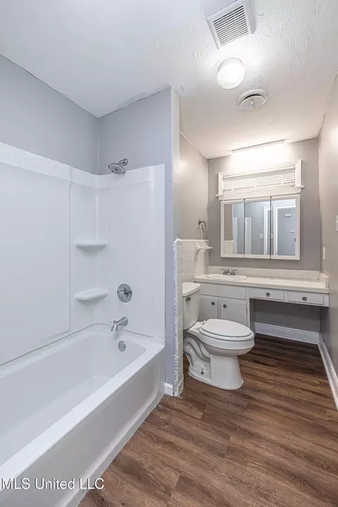 Bath - 809 Normandy Dr, Clinton, MS 39056 photo 6 of 6