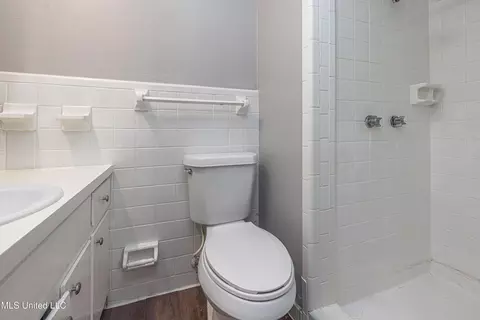 Bath - 809 Normandy Dr, Clinton, MS 39056 photo 4 of 6