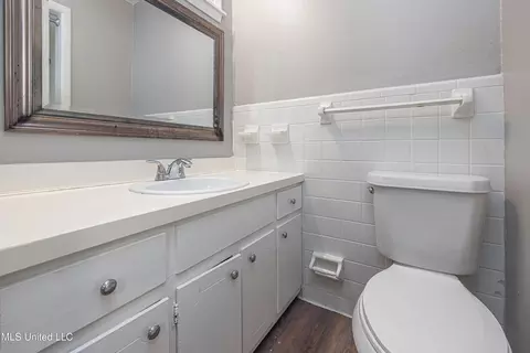 Bath - 809 Normandy Dr, Clinton, MS 39056 photo 2 of 6