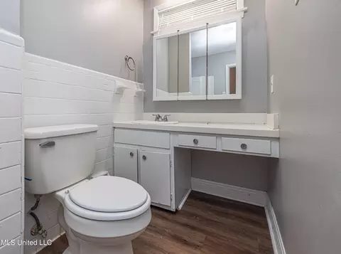 Bath - 809 Normandy Dr, Clinton, MS 39056 photo 1 of 6
