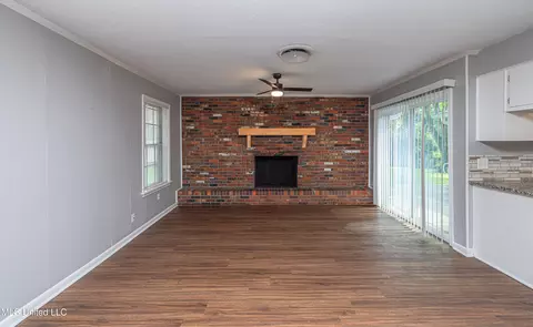 Living - 809 Normandy Dr, Clinton, MS 39056 photo 2 of 6