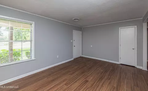 Living - 809 Normandy Dr, Clinton, MS 39056 photo 5 of 6