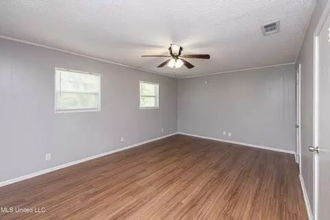 Living - 809 Normandy Dr, Clinton, MS 39056 photo 6 of 6