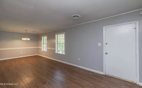 Living - 809 Normandy Dr, Clinton, MS 39056 photo 4 of 6