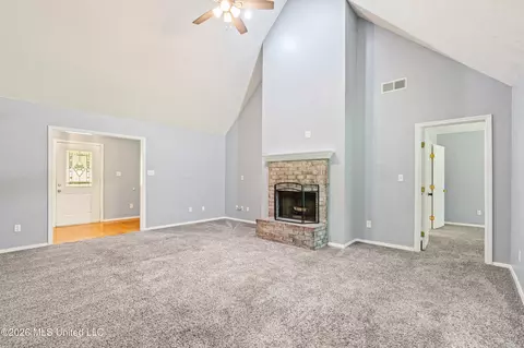 Living - 6985 Stanley Dr, Olive Branch, MS 38654 photo 1 of 2