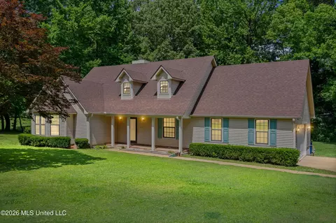 6985 Stanley Dr, Olive Branch, MS 38654