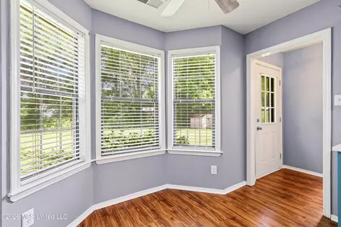 Entry Way - 6985 Stanley Dr, Olive Branch, MS 38654 photo 2 of 3