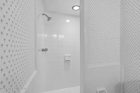 Bath - 4455 E Ridge Dr, Jackson, MS 39211 photo 4 of 5