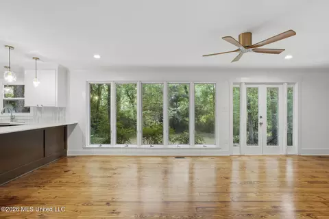 Living - 4455 E Ridge Dr, Jackson, MS 39211 photo 5 of 8
