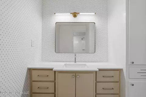 Bath - 4455 E Ridge Dr, Jackson, MS 39211 photo 3 of 5