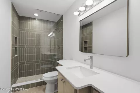 Bath - 4455 E Ridge Dr, Jackson, MS 39211 photo 2 of 5