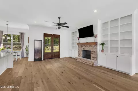 Living - 600 Ponderosa Dr, Flowood, MS 39232 photo 3 of 3
