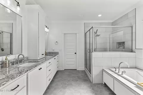 Bath - 600 Ponderosa Dr, Flowood, MS 39232 photo 1 of 7