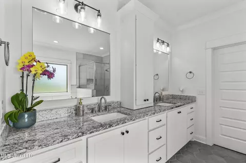Bath - 600 Ponderosa Dr, Flowood, MS 39232 photo 2 of 7