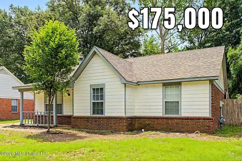 5871 Shannon Dr, Horn Lake, MS 38637