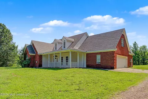 Exterior - 4004 Green Meadow Dr, Hernando, MS 38632 photo 4 of 5