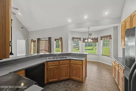 Kitchen - 4004 Green Meadow Dr, Hernando, MS 38632 photo 2 of 2