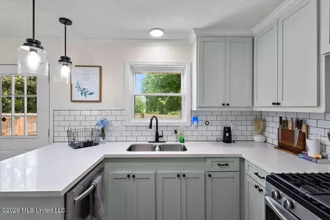 Kitchen - 592 Nub Mc Nair Rd, Magee, MS 39111 photo 2 of 3