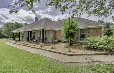 180 Johnson Ln, Canton, MS 39046