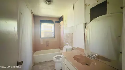 Bath - 4710 Smith Rd, Hernando, MS 38632 photo 1 of 1