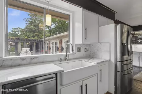 Kitchen - 3702 Old Canton Rd, Jackson, MS 39216 photo 4 of 6