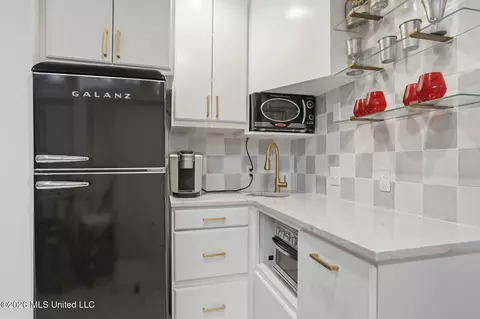 Kitchen - 3702 Old Canton Rd, Jackson, MS 39216 photo 6 of 6