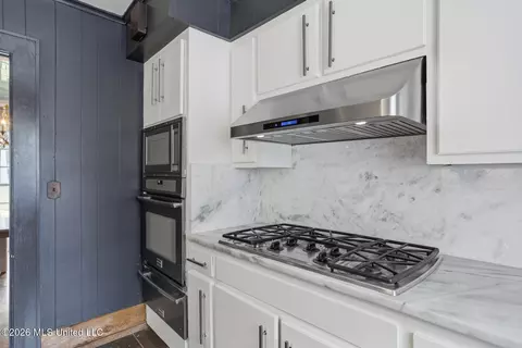 Kitchen - 3702 Old Canton Rd, Jackson, MS 39216 photo 5 of 6