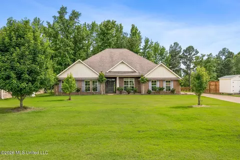 5475 Branchview Dr, Olive Branch, MS 38654