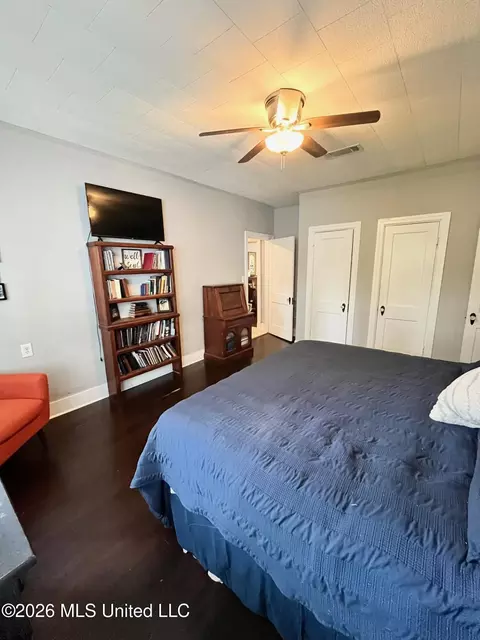 Bedroom - 512 E Franklin St, Carthage, MS 39051 photo 4 of 7