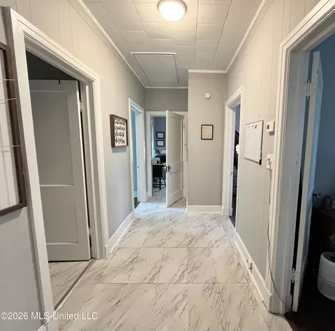 Entry Way - 512 E Franklin St, Carthage, MS 39051 photo 6 of 7