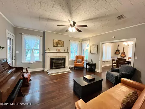Living - 512 E Franklin St, Carthage, MS 39051 photo 1 of 3