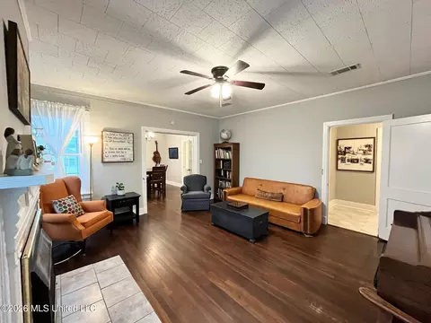 Living - 512 E Franklin St, Carthage, MS 39051 photo 2 of 3
