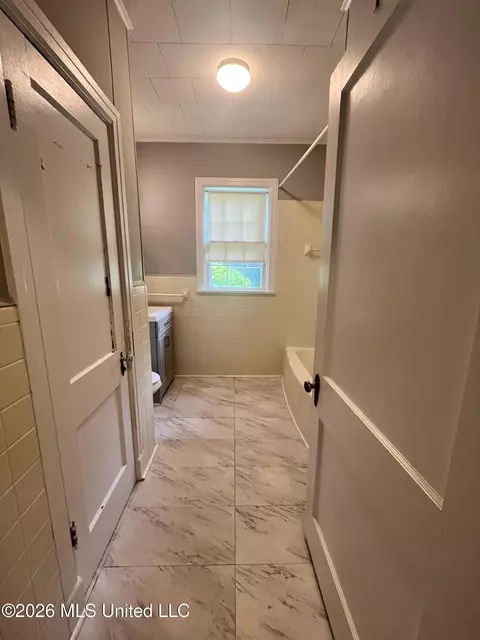 Entry Way - 512 E Franklin St, Carthage, MS 39051 photo 7 of 7