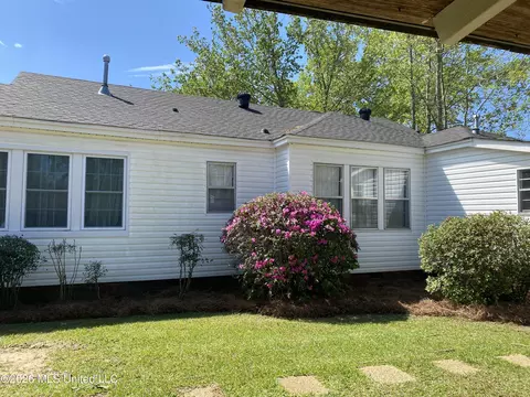 Exterior - 512 E Franklin St, Carthage, MS 39051 photo 3 of 4