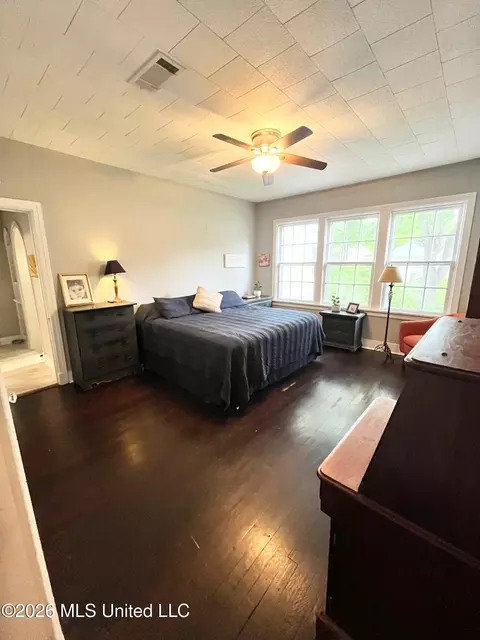 Bedroom - 512 E Franklin St, Carthage, MS 39051 photo 3 of 7