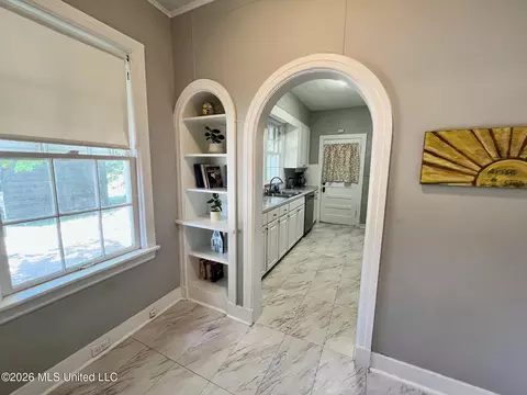 Entry Way - 512 E Franklin St, Carthage, MS 39051 photo 2 of 7