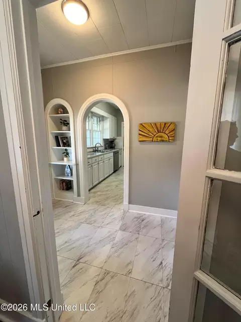 Entry Way - 512 E Franklin St, Carthage, MS 39051 photo 1 of 7