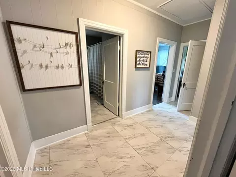 Entry Way - 512 E Franklin St, Carthage, MS 39051 photo 5 of 7