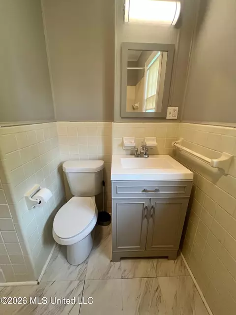 Bath - 512 E Franklin St, Carthage, MS 39051 photo 2 of 2