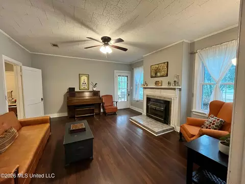 Living - 512 E Franklin St, Carthage, MS 39051 photo 3 of 3